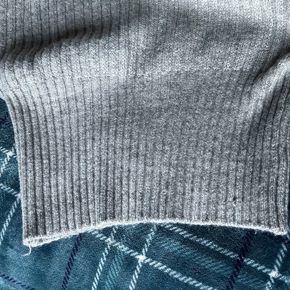 Grey top - Picture 3 of 3